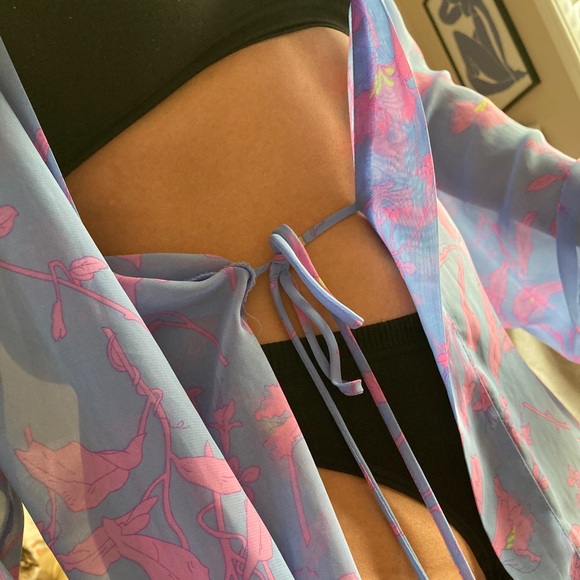 Sold 💘 floral kimono robe 💘 - Picture 5 of 7